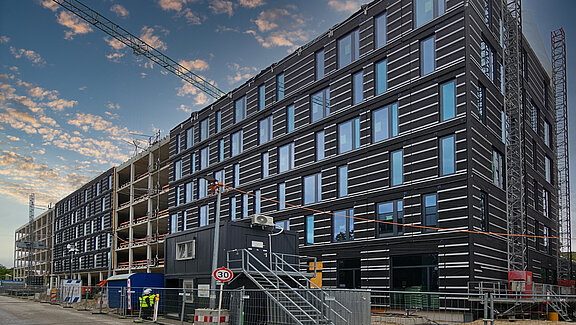 Рис. 4: Новое здание находится на этапе строительства (фото: PLANplus)