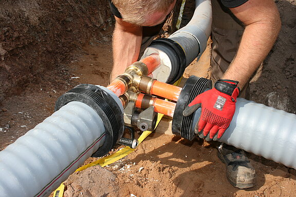 Figure 6: T-branch PMR double cable with simple connection technology using pressing instead of welding with a high level of safety thanks to visual inspection (source: REHAU)